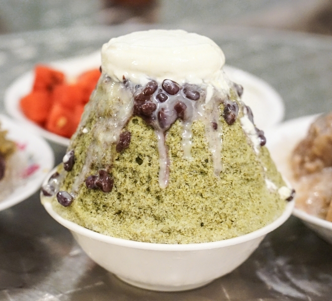 跳躍的宅男 - [捷運忠孝復興站美食]小時候冰菓室-花雕牛滷飯軟嫩好滋味 雞湯好喝又暖心 剉冰自製配料安心美味 台北東區美食傳統小吃