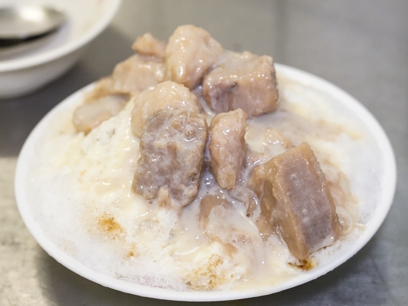 跳躍的宅男 - [捷運忠孝復興站美食]小時候冰菓室-花雕牛滷飯軟嫩好滋味 雞湯好喝又暖心 剉冰自製配料安心美味 台北東區美食傳統小吃