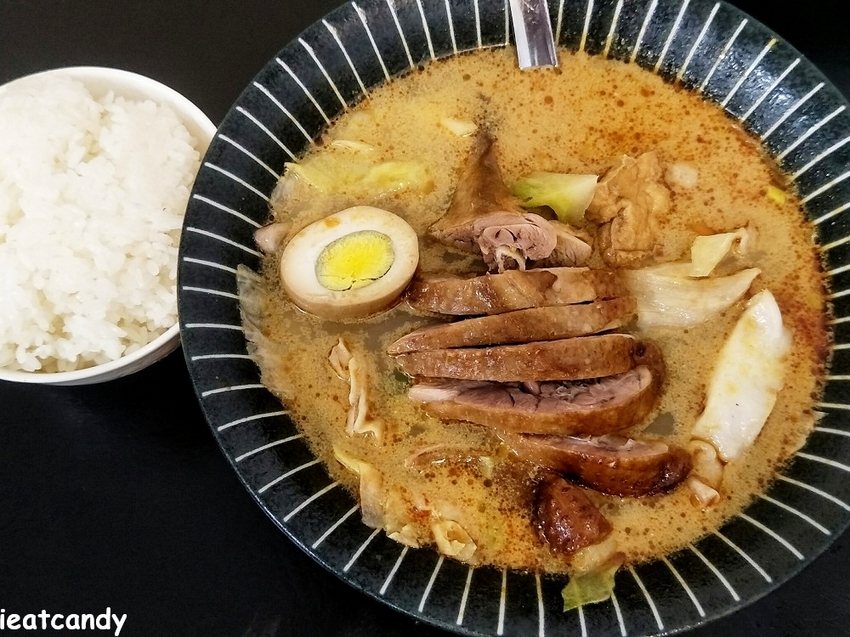 一碗滿滿配料的麻油雞湯麵線只要百元有找?-愛伊特candy的分享樂園