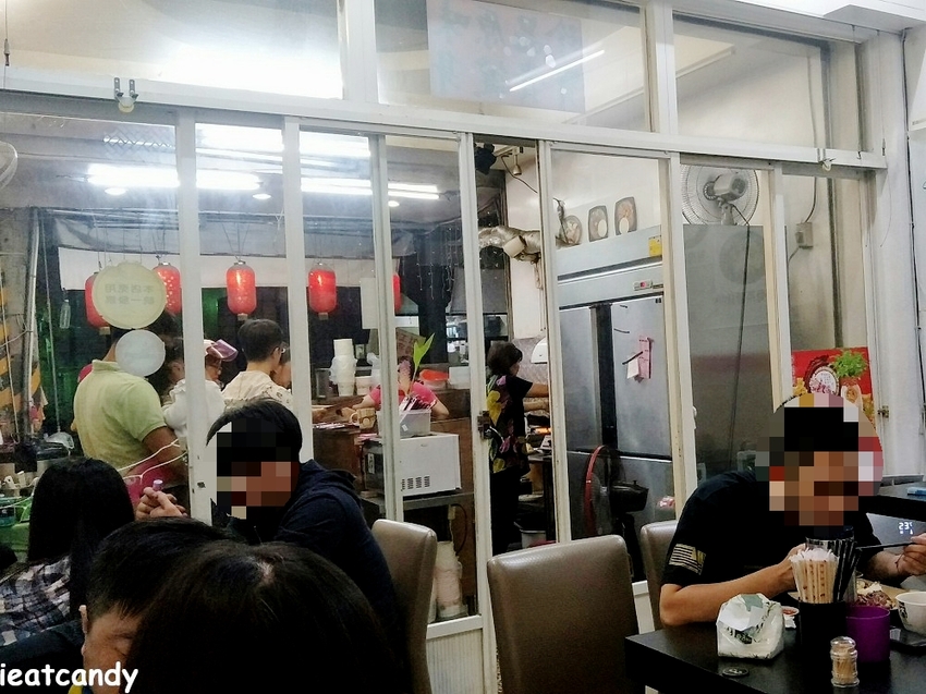 一碗滿滿配料的麻油雞湯麵線只要百元有找?-愛伊特candy的分享樂園