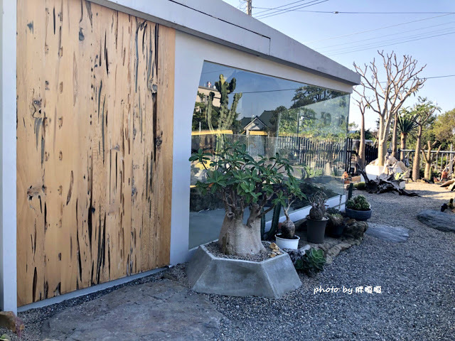 【彰化 田尾】酉 Succulent & Artwork☁☁☁捌程景觀設計內，唯美玻璃屋搭配沙漠造景，超多萌翻天的多肉植物還有雲朵造景，超好拍的小景點，園內販售咖啡，來個悠閒午後約會吧😉
