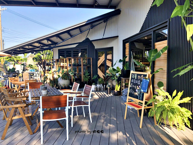 【彰化 田尾】酉 Succulent & Artwork☁☁☁捌程景觀設計內，唯美玻璃屋搭配沙漠造景，超多萌翻天的多肉植物還有雲朵造景，超好拍的小景點，園內販售咖啡，來個悠閒午後約會吧😉