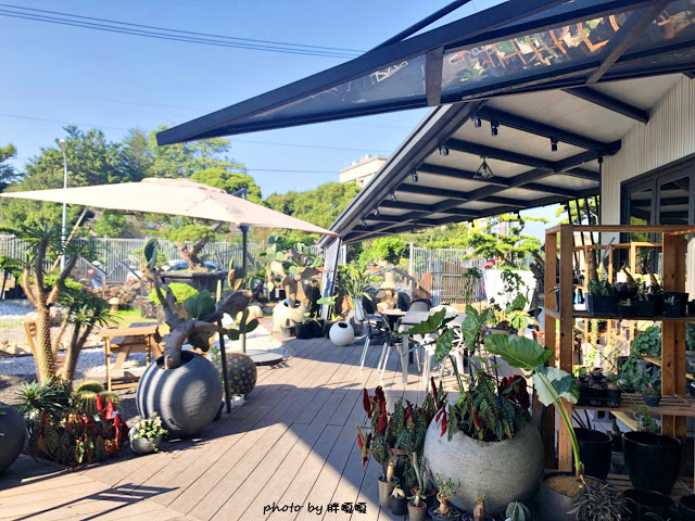 【彰化 田尾】酉 Succulent & Artwork☁☁☁捌程景觀設計內，唯美玻璃屋搭配沙漠造景，超多萌翻天的多肉植物還有雲朵造景，超好拍的小景點，園內販售咖啡，來個悠閒午後約會吧😉