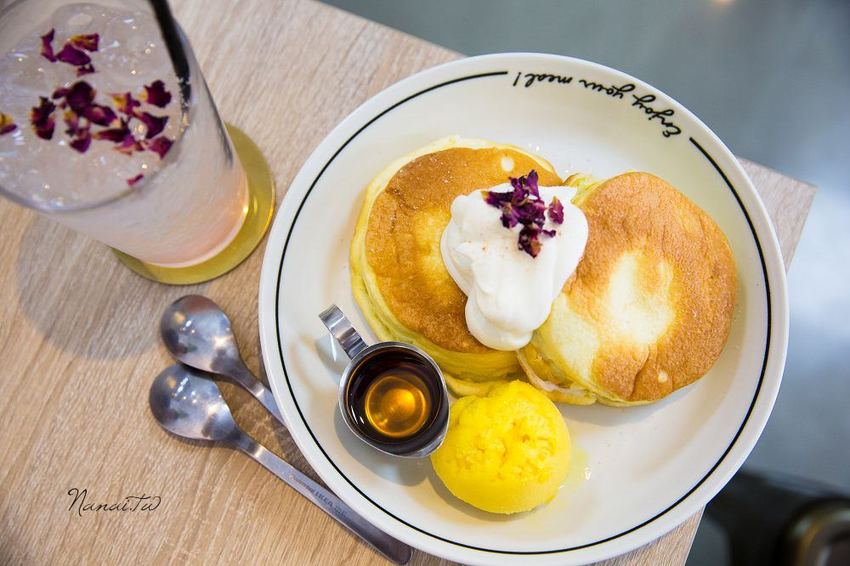 彰化市美食》DO NOTHING DAY。網美請冷靜！純白質感韓系餐廳,室內野餐三角小帳篷,狂拍照又猛打卡 - Nana愛旅行札記