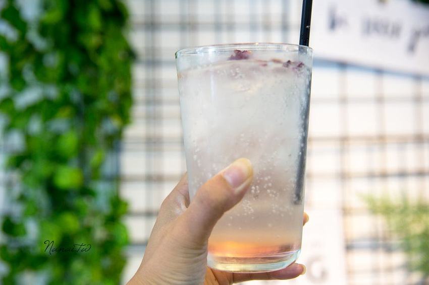 彰化市美食》DO NOTHING DAY。網美請冷靜！純白質感韓系餐廳,室內野餐三角小帳篷,狂拍照又猛打卡 - Nana愛旅行札記