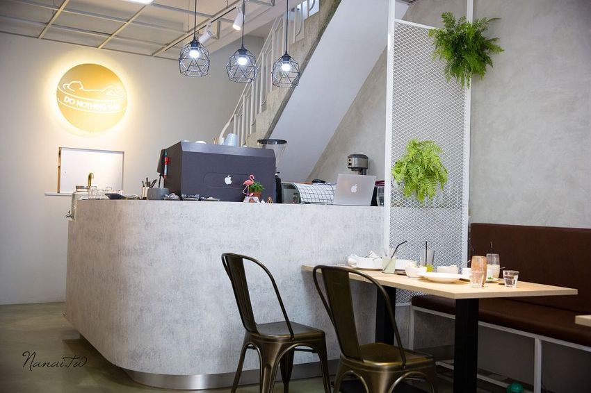 彰化市美食》DO NOTHING DAY。網美請冷靜！純白質感韓系餐廳,室內野餐三角小帳篷,狂拍照又猛打卡 - Nana愛旅行札記