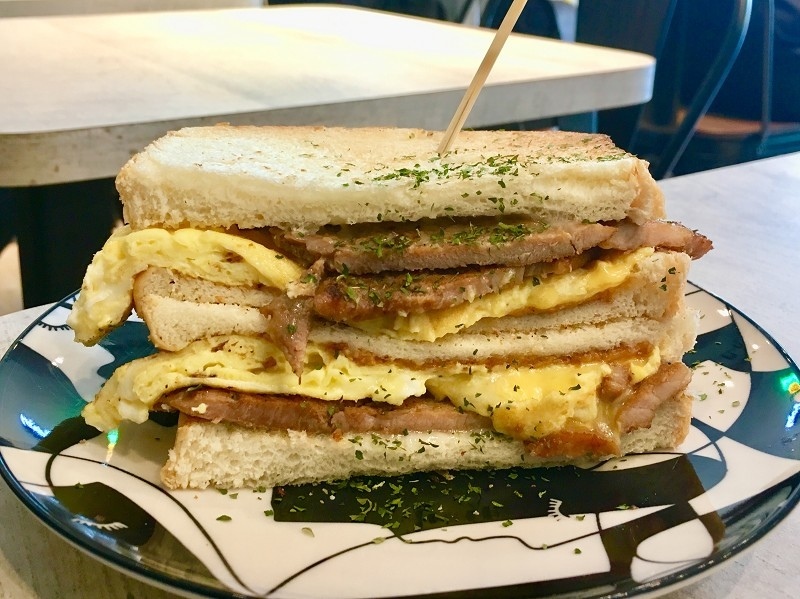 【板橋|新埔站】鳳梨寶堡 Pineapple Baby_傾瀉而下的芋泥讓芋頭控爆走了_厚厚的花生醬狙擊花生控的心