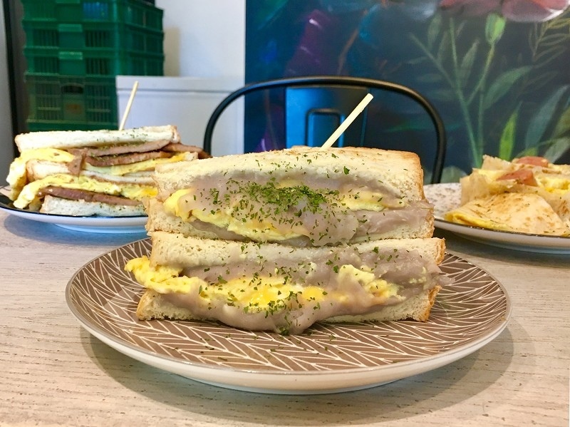 【板橋|新埔站】鳳梨寶堡 Pineapple Baby_傾瀉而下的芋泥讓芋頭控爆走了_厚厚的花生醬狙擊花生控的心