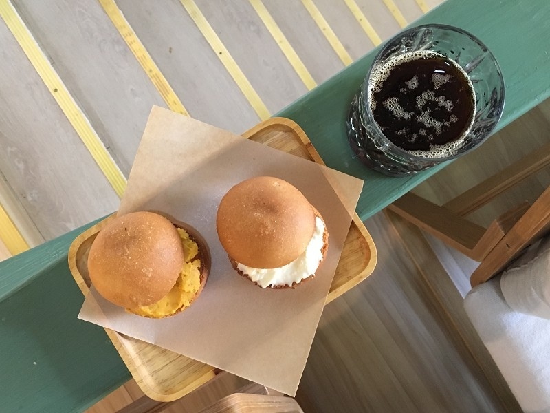 【台北｜南京復興站】貝克宅 Roasting House＿如家般自在的咖啡廳＿小圓麵包不只外表可愛，口感也優秀