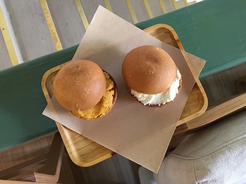 【台北｜南京復興站】貝克宅 Roasting House＿如家般自在的咖啡廳＿小圓麵包不只外表可愛，口感也優秀