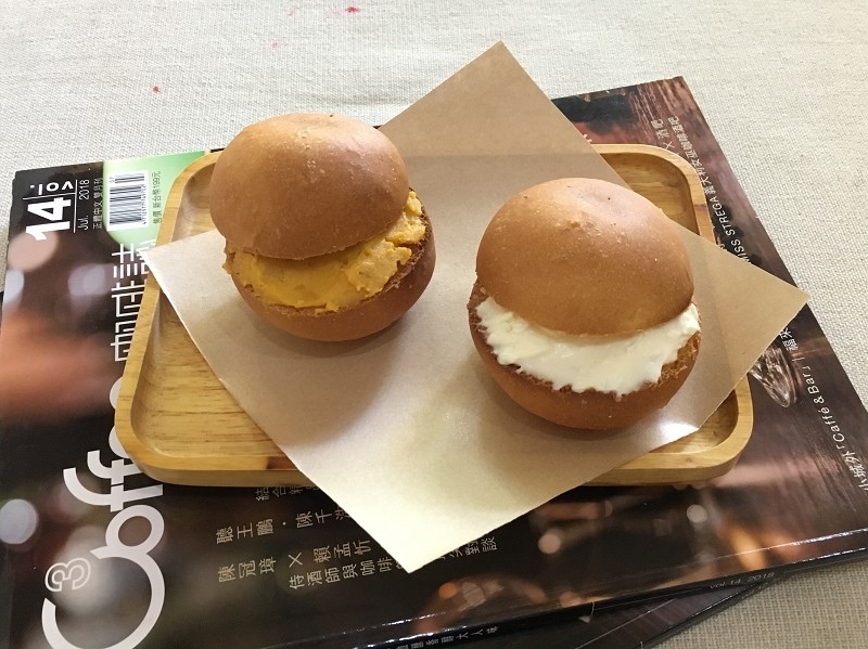 【台北｜南京復興站】貝克宅 Roasting House＿如家般自在的咖啡廳＿小圓麵包不只外表可愛，口感也優秀