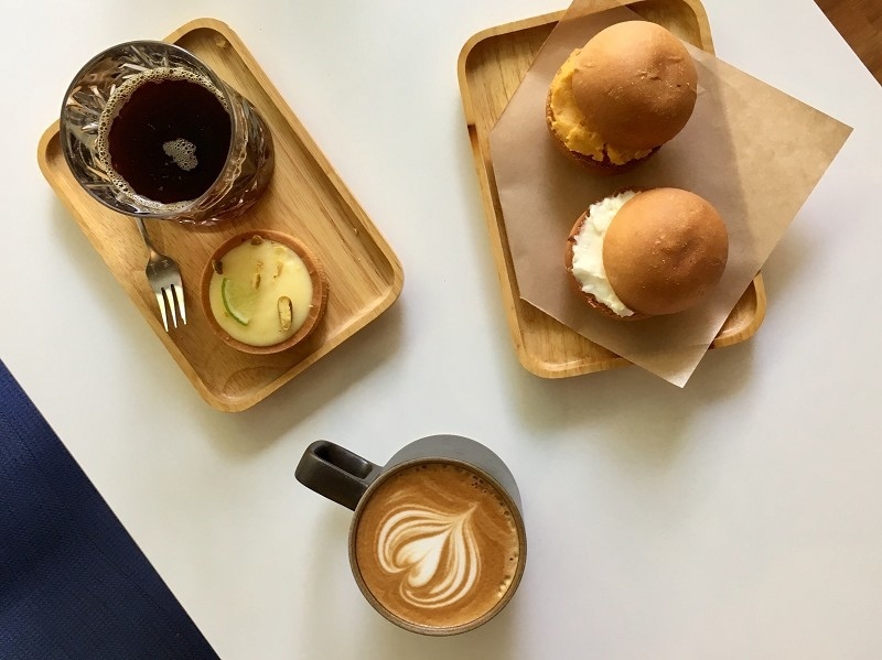 【台北｜南京復興站】貝克宅 Roasting House＿如家般自在的咖啡廳＿小圓麵包不只外表可愛，口感也優秀