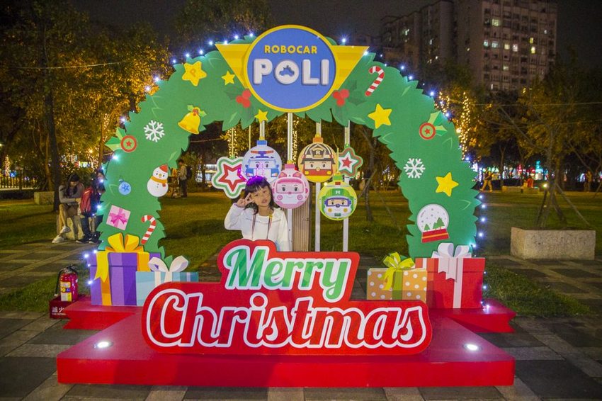 【活動.台北】2018新北市歡樂耶誕城~玩樂攻略看這裡,航向宇宙四大星系燈區,好美好拍、好玩有趣