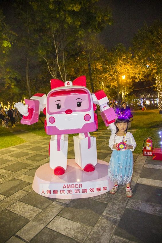 【活動.台北】2018新北市歡樂耶誕城~玩樂攻略看這裡,航向宇宙四大星系燈區,好美好拍、好玩有趣