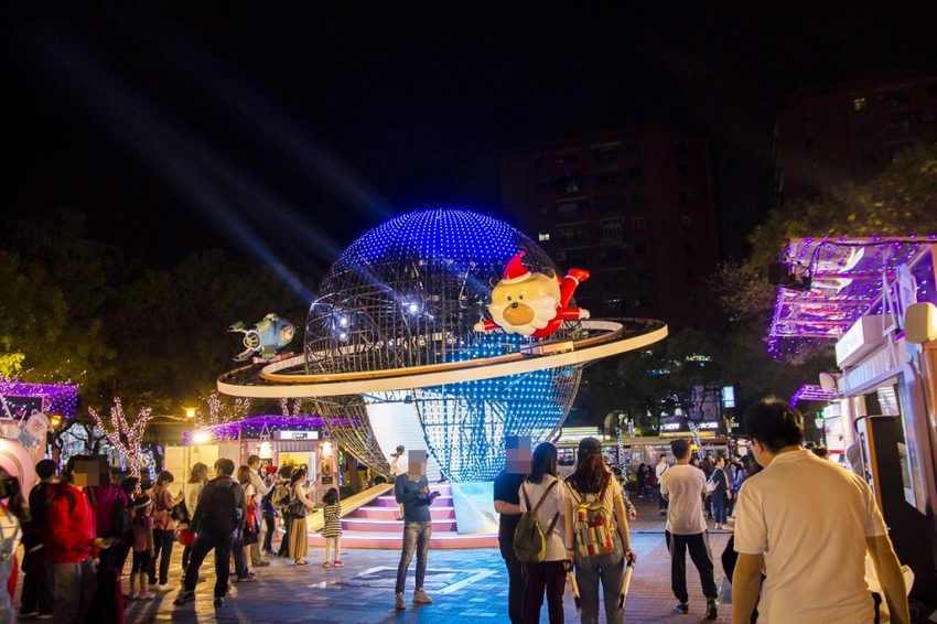 【活動.台北】2018新北市歡樂耶誕城~玩樂攻略看這裡,航向宇宙四大星系燈區,好美好拍、好玩有趣