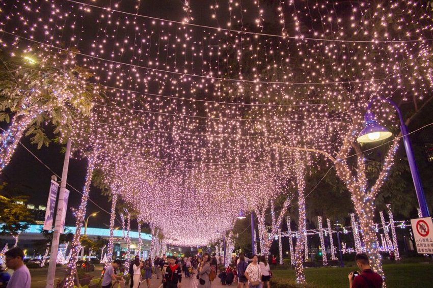 【活動.台北】2018新北市歡樂耶誕城~玩樂攻略看這裡,航向宇宙四大星系燈區,好美好拍、好玩有趣