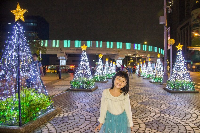 【活動.台北】2018新北市歡樂耶誕城~玩樂攻略看這裡,航向宇宙四大星系燈區,好美好拍、好玩有趣