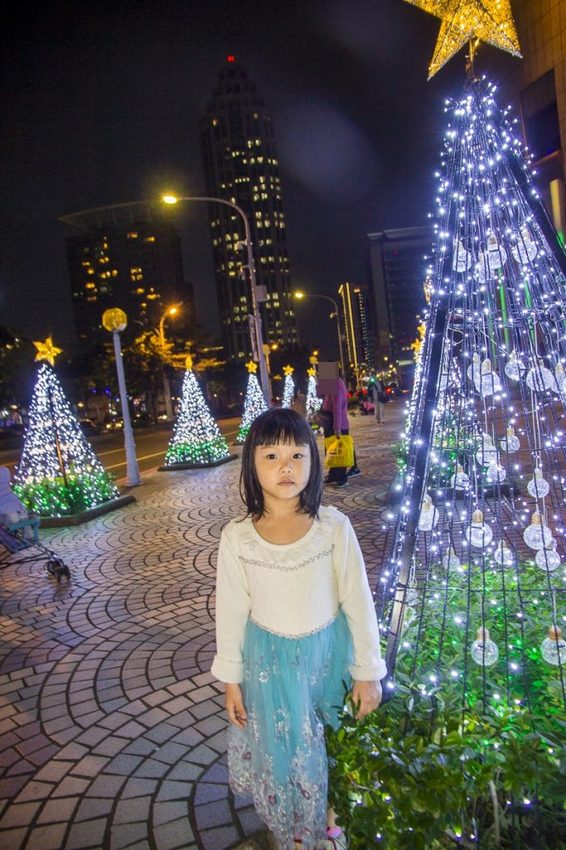 【活動.台北】2018新北市歡樂耶誕城~玩樂攻略看這裡,航向宇宙四大星系燈區,好美好拍、好玩有趣