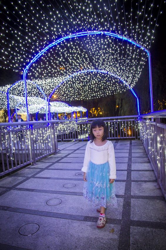 【活動.台北】2018新北市歡樂耶誕城~玩樂攻略看這裡,航向宇宙四大星系燈區,好美好拍、好玩有趣