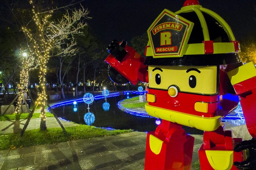 【活動.台北】2018新北市歡樂耶誕城~玩樂攻略看這裡,航向宇宙四大星系燈區,好美好拍、好玩有趣