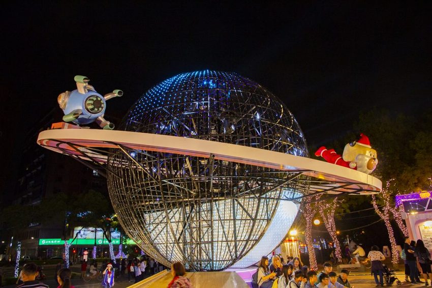 【活動.台北】2018新北市歡樂耶誕城~玩樂攻略看這裡,航向宇宙四大星系燈區,好美好拍、好玩有趣