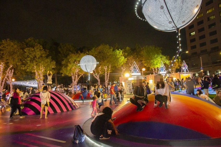 【活動.台北】2018新北市歡樂耶誕城~玩樂攻略看這裡,航向宇宙四大星系燈區,好美好拍、好玩有趣