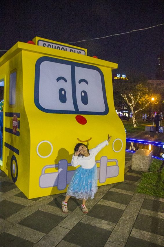 【活動.台北】2018新北市歡樂耶誕城~玩樂攻略看這裡,航向宇宙四大星系燈區,好美好拍、好玩有趣