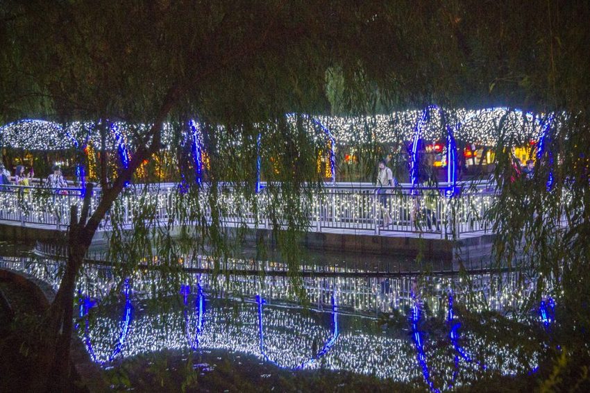 【活動.台北】2018新北市歡樂耶誕城~玩樂攻略看這裡,航向宇宙四大星系燈區,好美好拍、好玩有趣