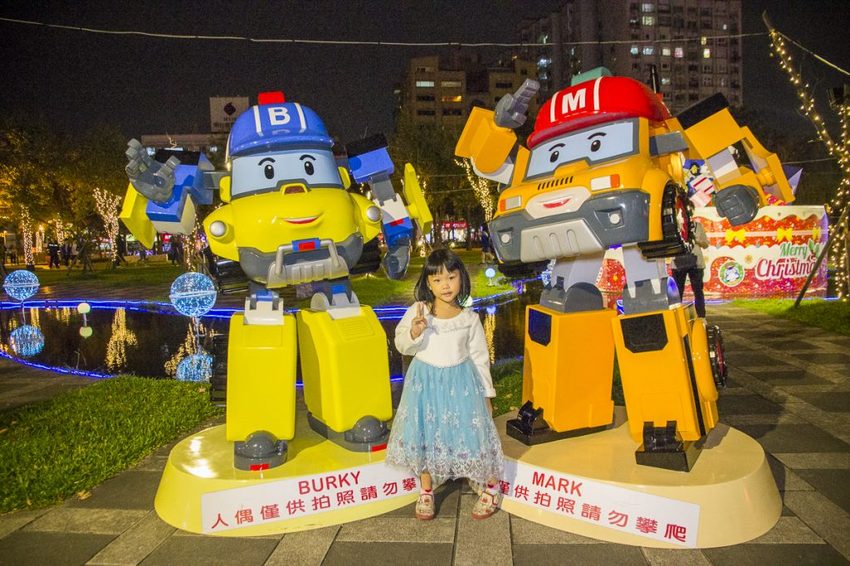 【活動.台北】2018新北市歡樂耶誕城~玩樂攻略看這裡,航向宇宙四大星系燈區,好美好拍、好玩有趣