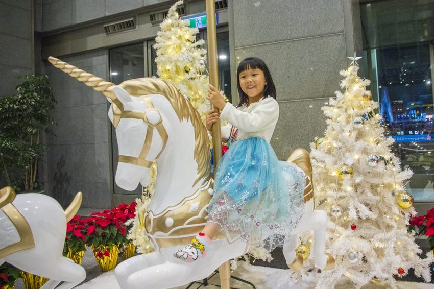 【活動.台北】2018新北市歡樂耶誕城~玩樂攻略看這裡,航向宇宙四大星系燈區,好美好拍、好玩有趣