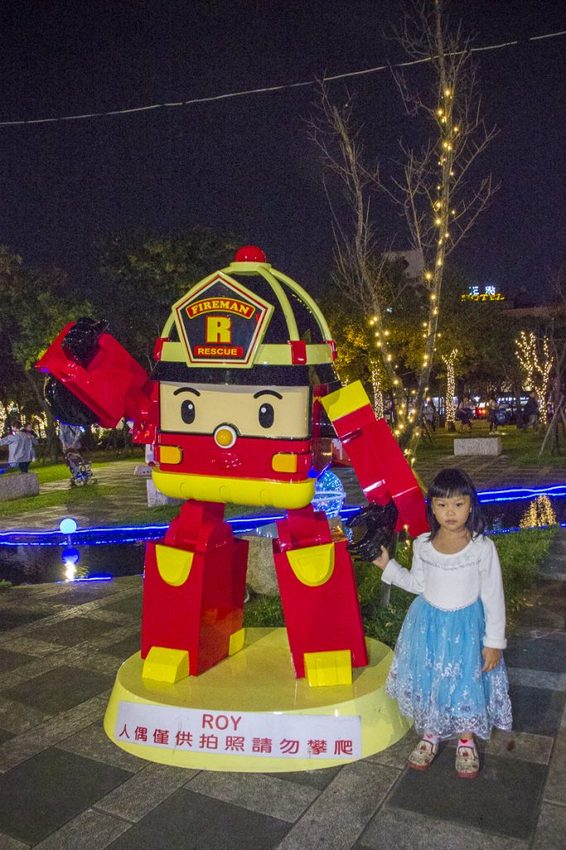 【活動.台北】2018新北市歡樂耶誕城~玩樂攻略看這裡,航向宇宙四大星系燈區,好美好拍、好玩有趣