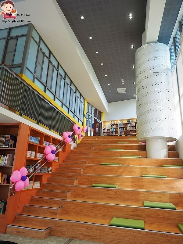 桃園龍潭景點-龍潭圖書館-桃園最大的圖書館,用音樂做主題,帶著孩子來看書吧!!! @民宿女王芽月-美食.旅遊.全台趴趴走