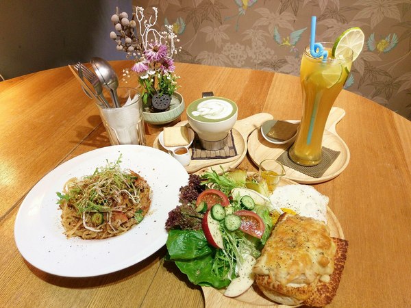 La Design Cafe:La Design Cafe設計師的咖啡館-位在永康街巷弄內的特色咖啡館 店內滿滿藝術品等你來欣賞 餐點也不錯 很適合來個悠閒的下午茶