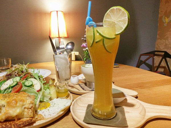 La Design Cafe：La Design Cafe設計師的咖啡館-位在永康街巷弄內的特色咖啡館  店內滿滿藝術品等你來欣賞  餐點也不錯  很適合來個悠閒的下午茶