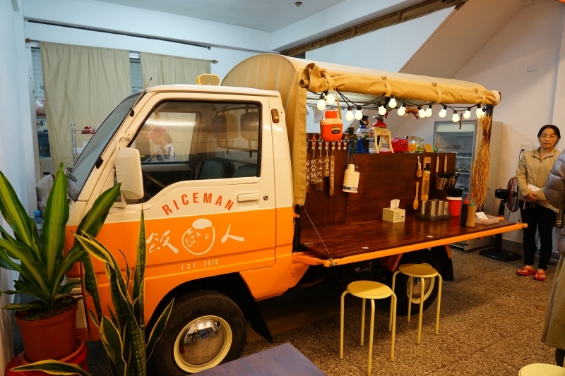 跳躍的宅男 - [花蓮美食]飯人餐車RiceMan-蔥油雞飯 炸醬飯好合我的味，讓我忍不住連吃了2碗啊!