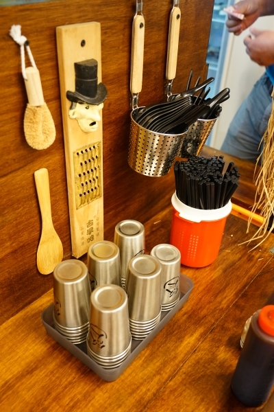 跳躍的宅男 - [花蓮美食]飯人餐車RiceMan-蔥油雞飯 炸醬飯好合我的味，讓我忍不住連吃了2碗啊!