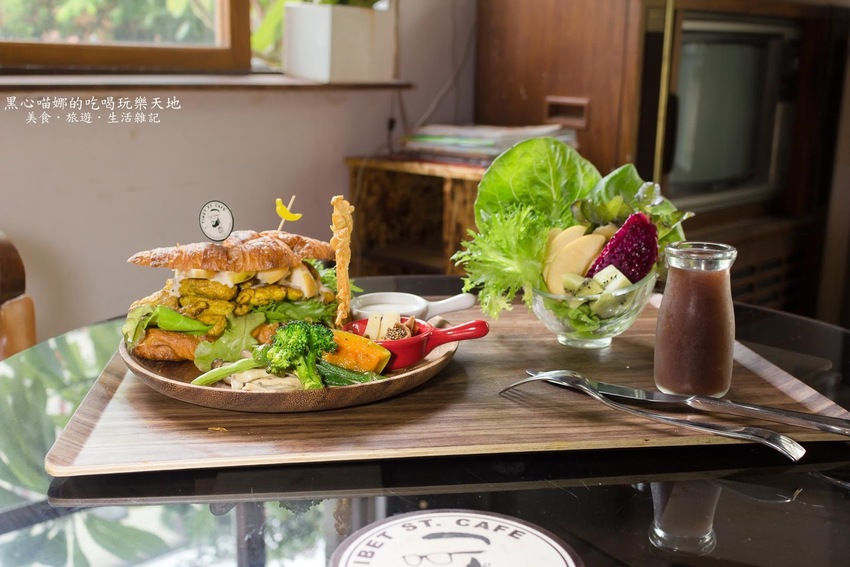 台南北區︱堤貝街咖啡&彩色菠菠台南館　秘巷裡的馥郁咖啡香、現點現採極鮮蔬菜；府城老屋裡，溫暖味蕾、填飽脾胃的輕食咖啡館！