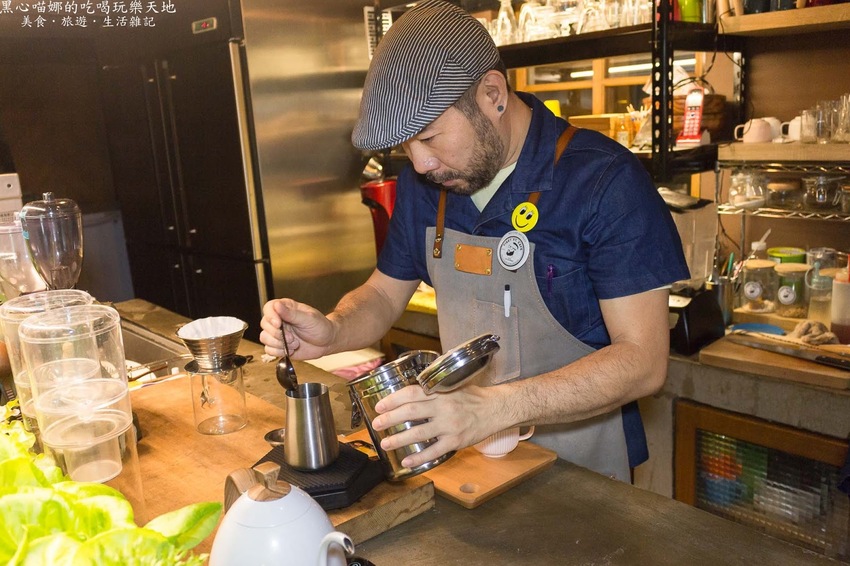 台南北區︱堤貝街咖啡&彩色菠菠台南館　秘巷裡的馥郁咖啡香、現點現採極鮮蔬菜；府城老屋裡，溫暖味蕾、填飽脾胃的輕食咖啡館！