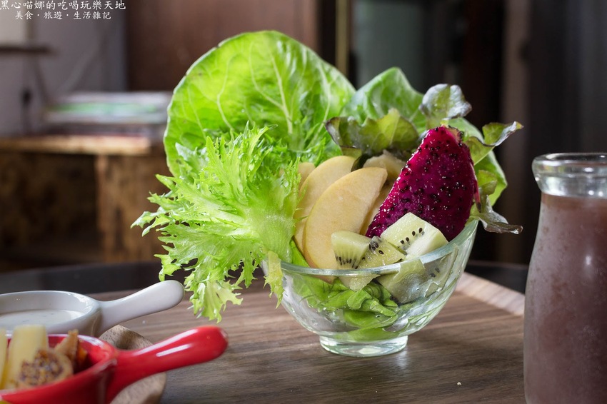 台南北區︱堤貝街咖啡&彩色菠菠台南館　秘巷裡的馥郁咖啡香、現點現採極鮮蔬菜；府城老屋裡，溫暖味蕾、填飽脾胃的輕食咖啡館！