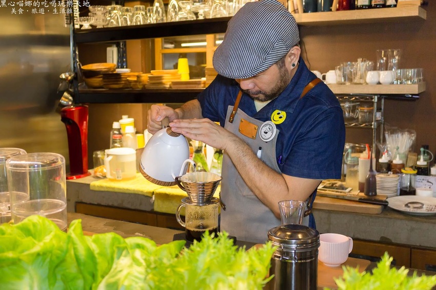 台南北區︱堤貝街咖啡&彩色菠菠台南館　秘巷裡的馥郁咖啡香、現點現採極鮮蔬菜；府城老屋裡，溫暖味蕾、填飽脾胃的輕食咖啡館！