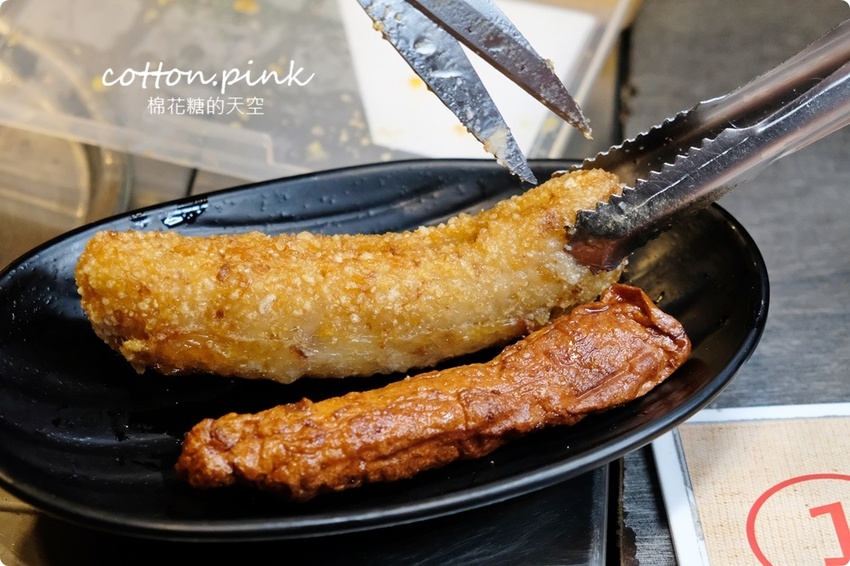 逢甲獨家美食!只有逢甲吃得到的炸黑輪-黑輪美~大推香酥無骨豬佐私房黃金泡菜! - 棉花糖的天空