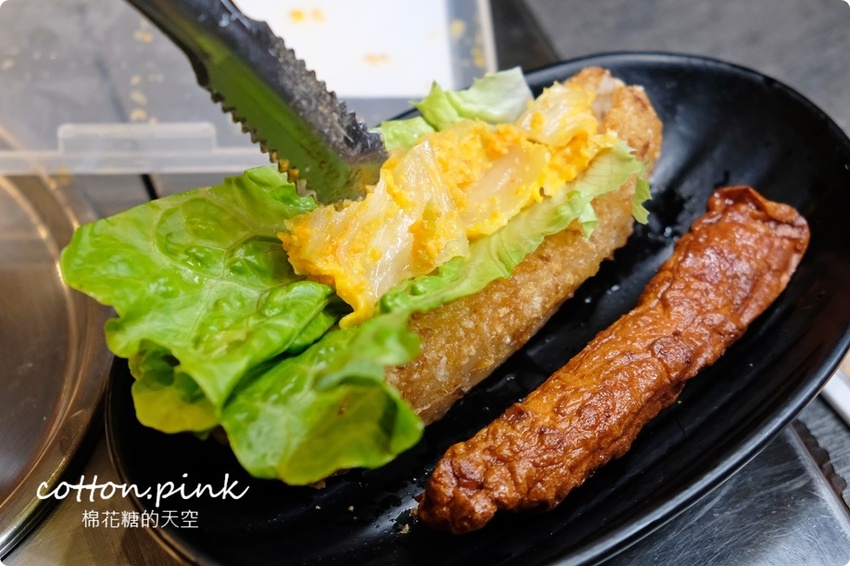 逢甲獨家美食!只有逢甲吃得到的炸黑輪-黑輪美~大推香酥無骨豬佐私房黃金泡菜! - 棉花糖的天空