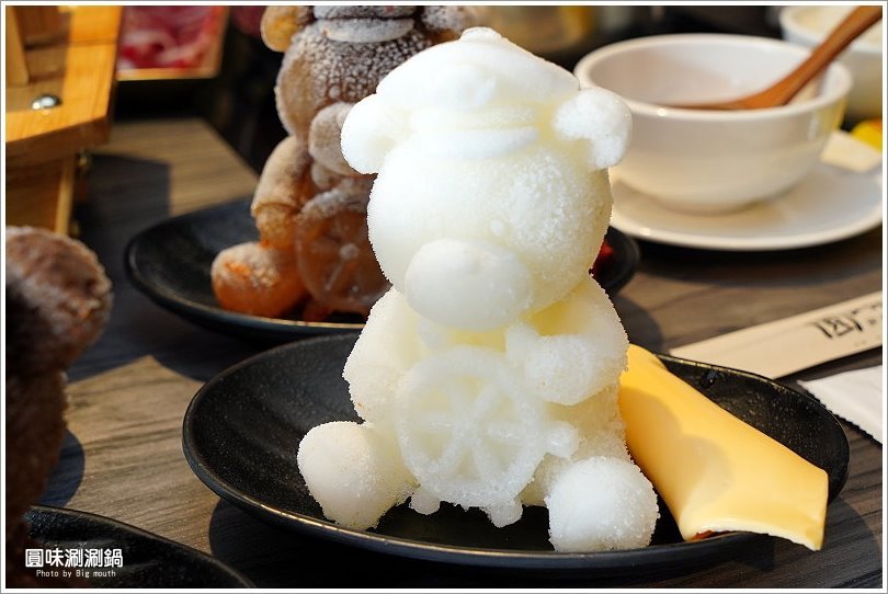 【台北火鍋】超可愛小熊泡湯! 圓味涮涮鍋．大份量肉盤、大貝里斯龍蝦，必點美味!