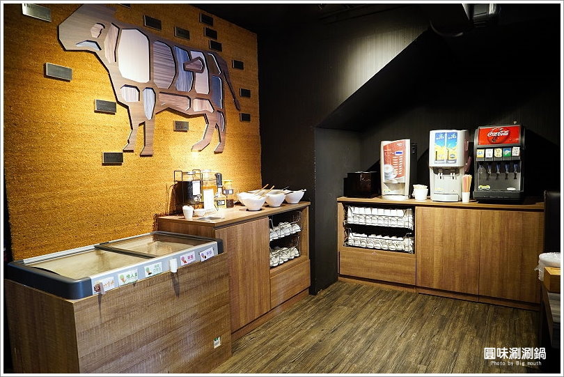 【台北火鍋】超可愛小熊泡湯! 圓味涮涮鍋．大份量肉盤、大貝里斯龍蝦，必點美味!