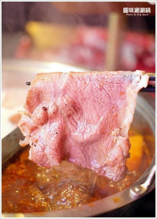 【台北火鍋】超可愛小熊泡湯! 圓味涮涮鍋．大份量肉盤、大貝里斯龍蝦，必點美味!