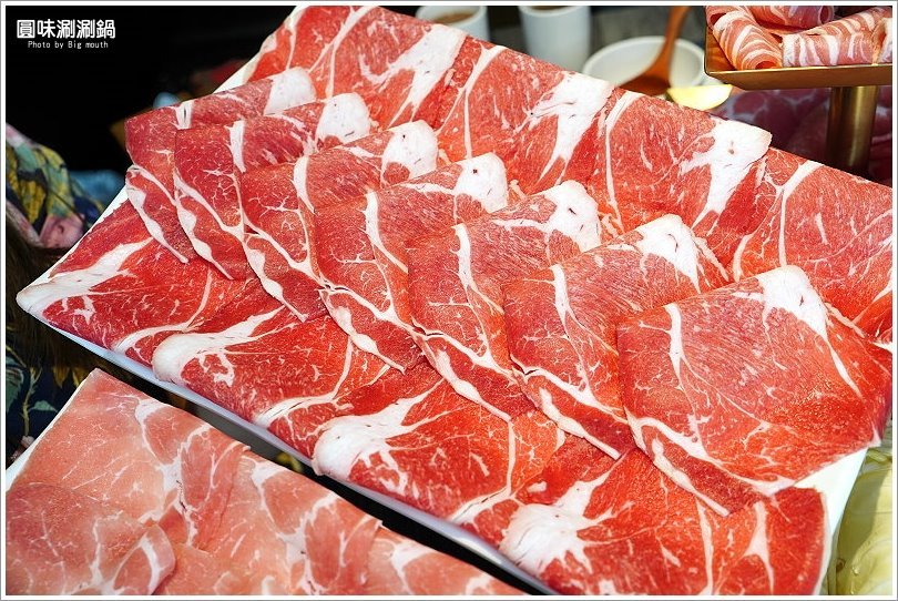 【台北火鍋】超可愛小熊泡湯! 圓味涮涮鍋．大份量肉盤、大貝里斯龍蝦，必點美味!