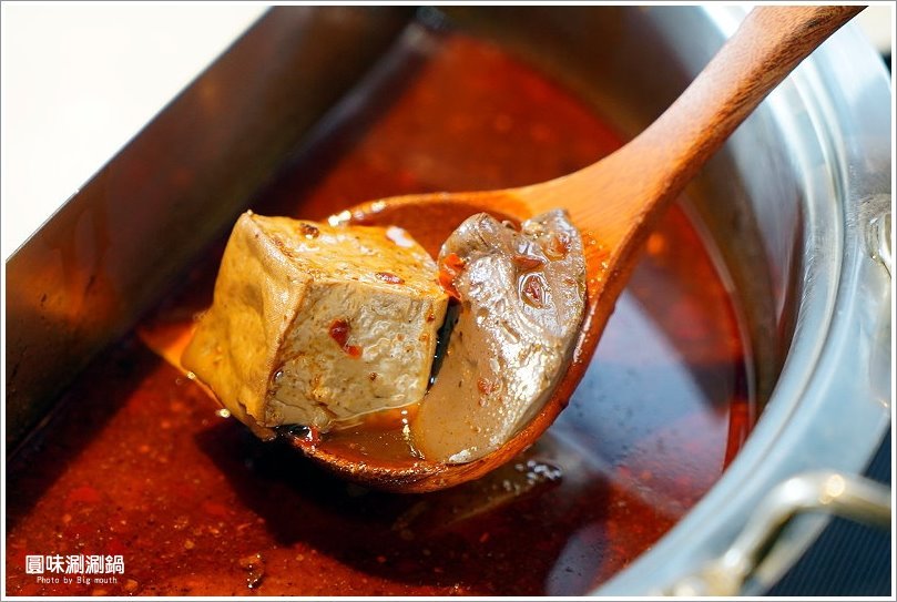 【台北火鍋】超可愛小熊泡湯! 圓味涮涮鍋．大份量肉盤、大貝里斯龍蝦，必點美味!