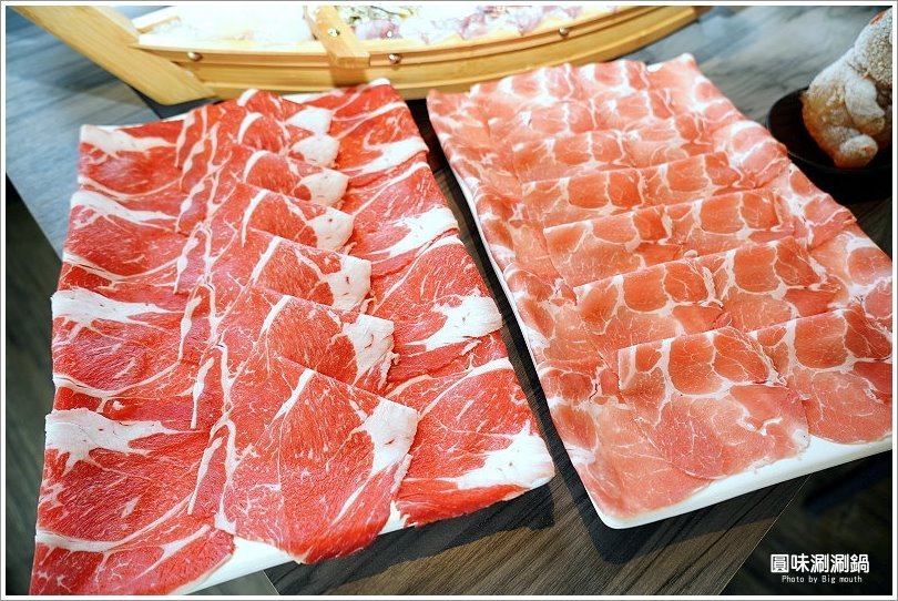 【台北火鍋】超可愛小熊泡湯! 圓味涮涮鍋．大份量肉盤、大貝里斯龍蝦，必點美味!