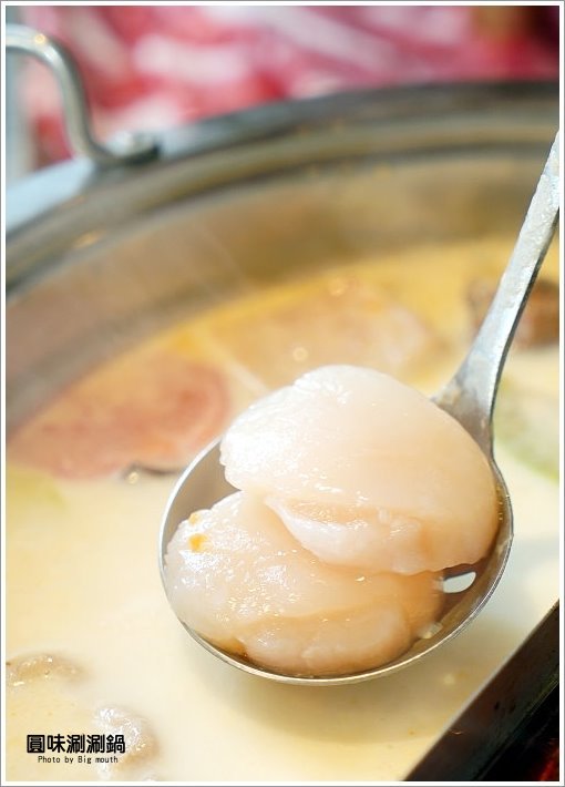 【台北火鍋】超可愛小熊泡湯! 圓味涮涮鍋．大份量肉盤、大貝里斯龍蝦，必點美味!