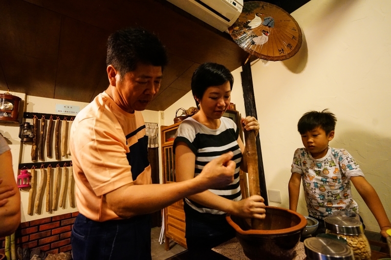 跳躍的宅男 - [花蓮光復美食]大和擂茶舖-光復無菜單料理 初次體驗鹹口味客家擂茶